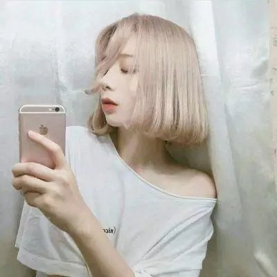 黑衣女孩封面